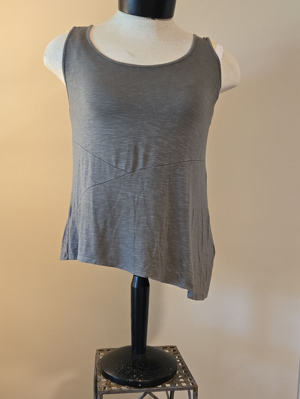 Sleeveless Scoop Neck Tank Top - Gray-Green